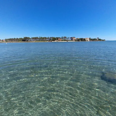 Апартаменты Sun And Sand Privlaka