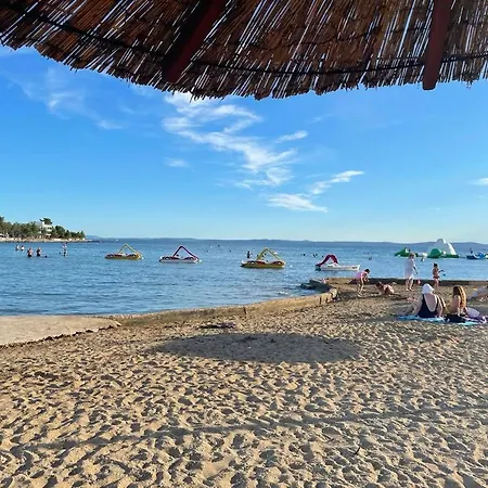 Апартаменты Sun And Sand Privlaka *